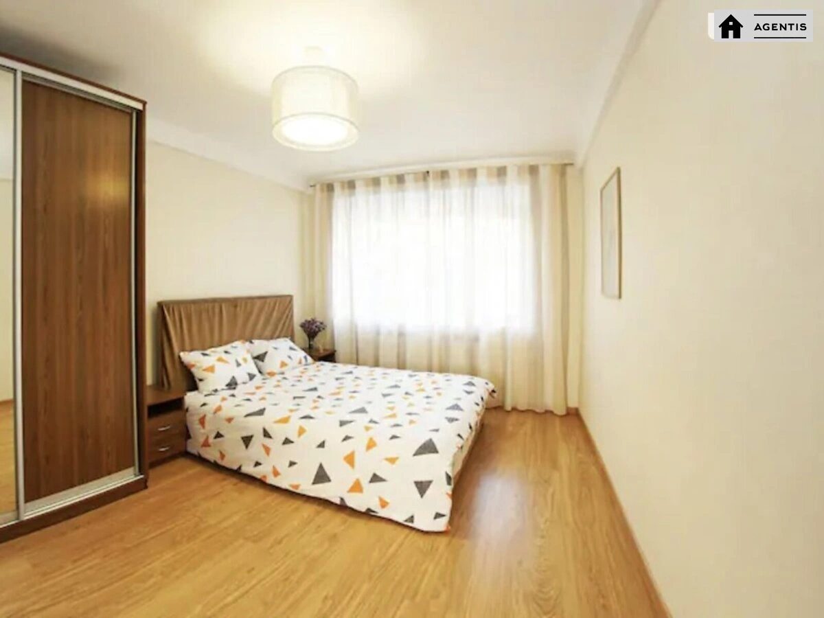 Сдам квартиру 2 комнаты, 45 m², 1 эт./11 этажей. 9, Мечникова 9, Киев. 