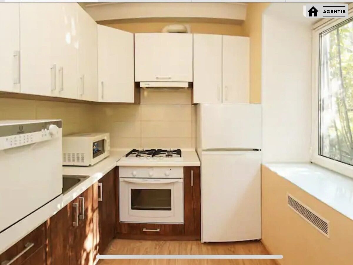 Сдам квартиру 2 комнаты, 45 m², 1 эт./11 этажей. 9, Мечникова 9, Киев. 