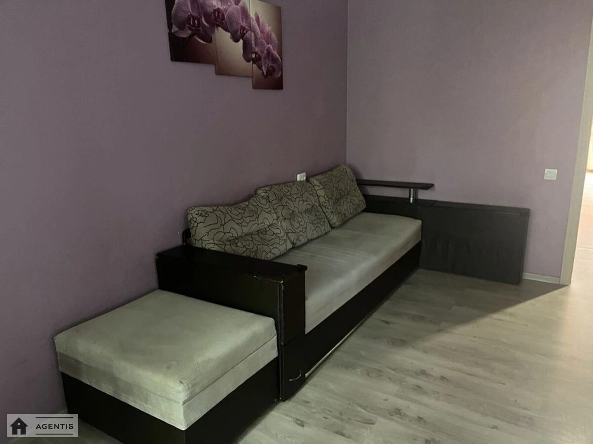 Сдам квартиру 2 комнаты, 48 m², 2 эт./5 этажей. Алматинська вул., Киев. 