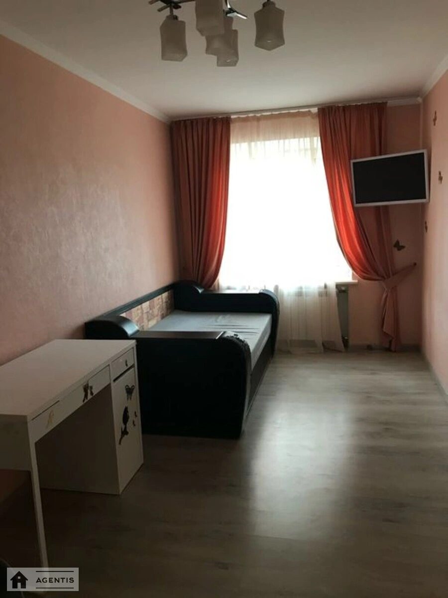 Сдам квартиру 2 комнаты, 48 m², 2 эт./5 этажей. Алматинська вул., Киев. 