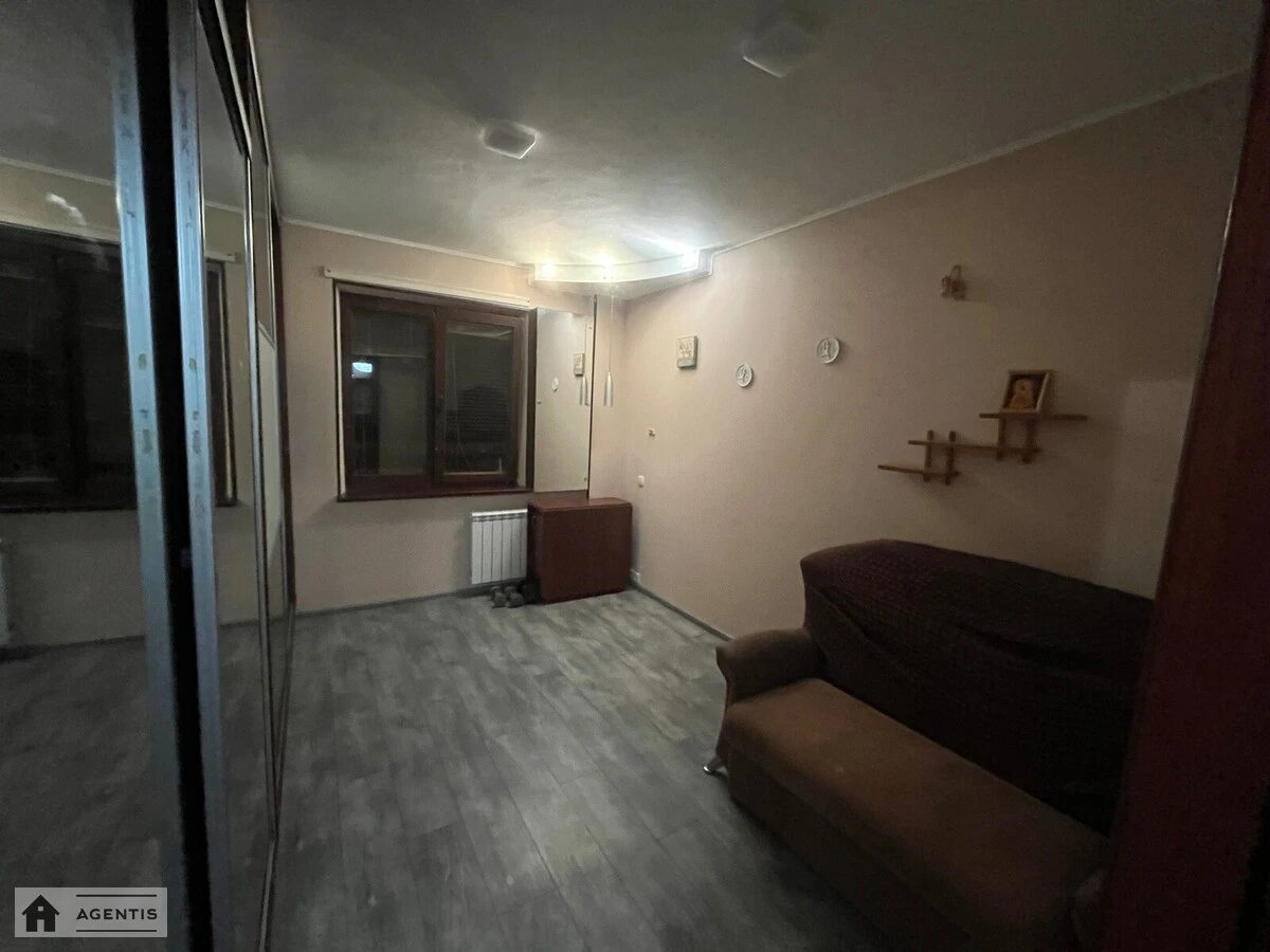 Сдам квартиру 2 комнаты, 65 m², 4 эт./16 этажей. Святошинский район, Киев. 