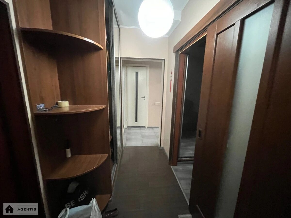 Сдам квартиру 2 комнаты, 65 m², 4 эт./16 этажей. Святошинский район, Киев. 