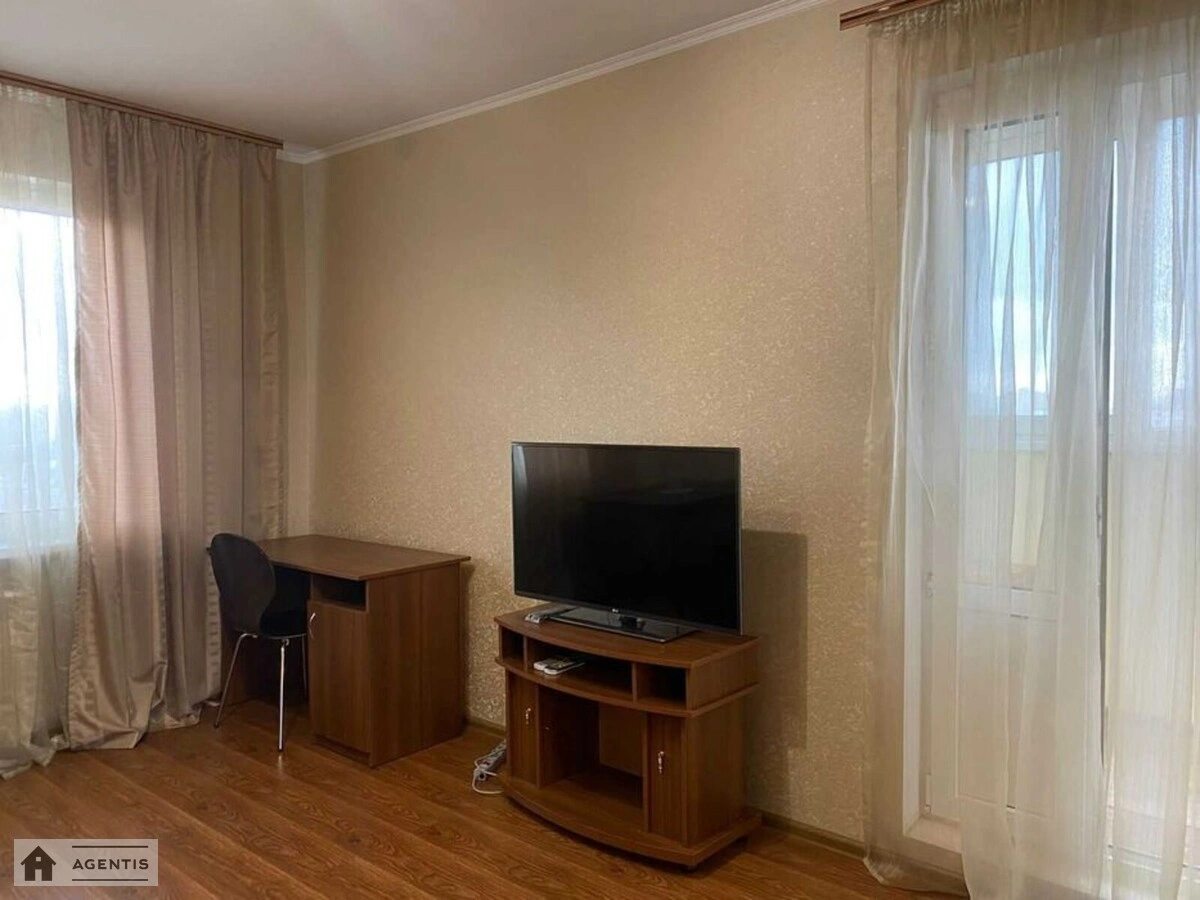 Сдам квартиру 2 комнаты, 70 m², 17 эт./22 этажа. 13, Краковская 13, Киев. 