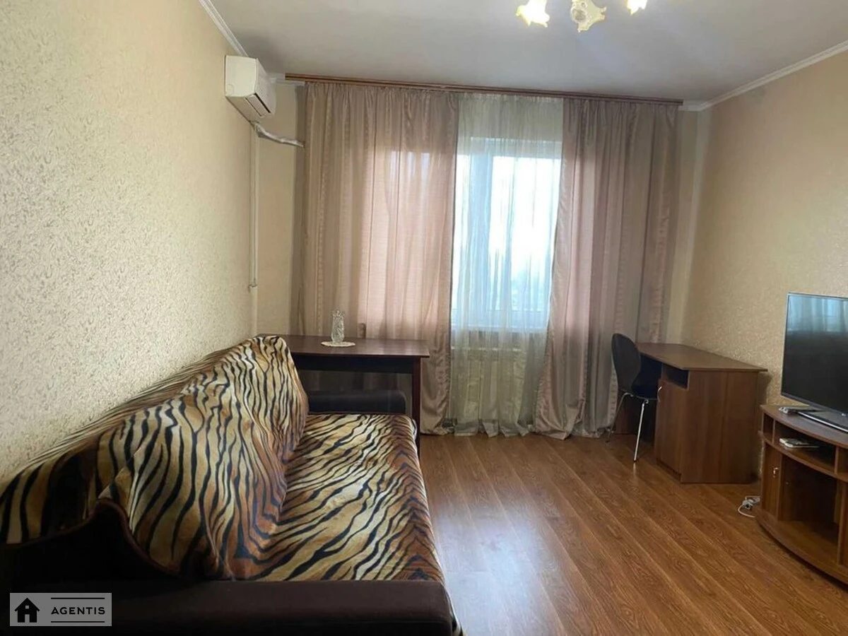 Сдам квартиру 2 комнаты, 70 m², 17 эт./22 этажа. 13, Краковская 13, Киев. 