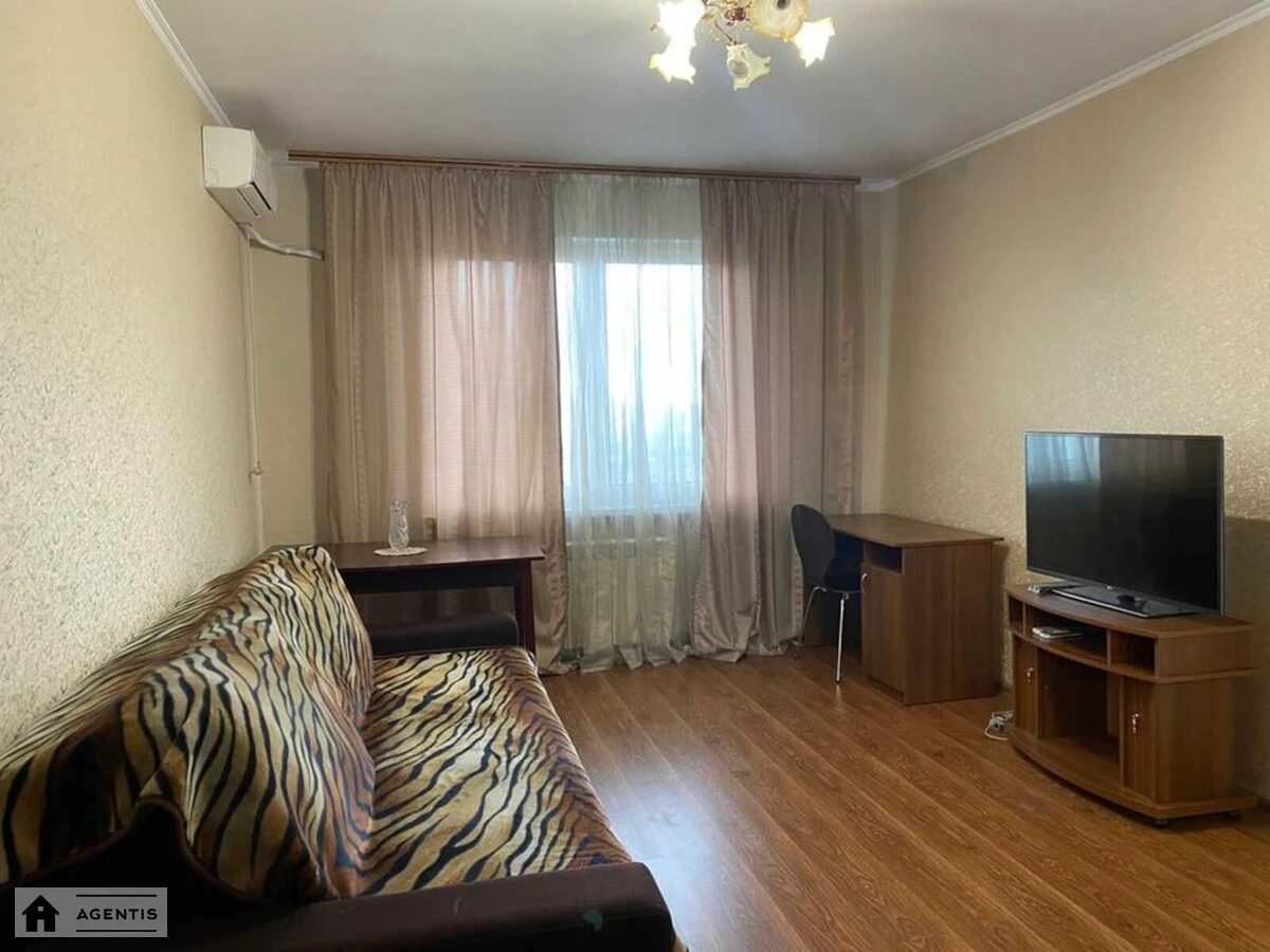 Сдам квартиру 2 комнаты, 70 m², 17 эт./22 этажа. 13, Краковская 13, Киев. 