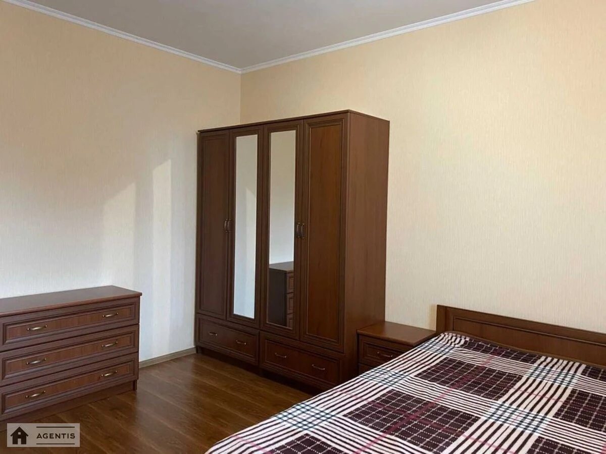 Сдам квартиру 2 комнаты, 70 m², 17 эт./22 этажа. 13, Краковская 13, Киев. 