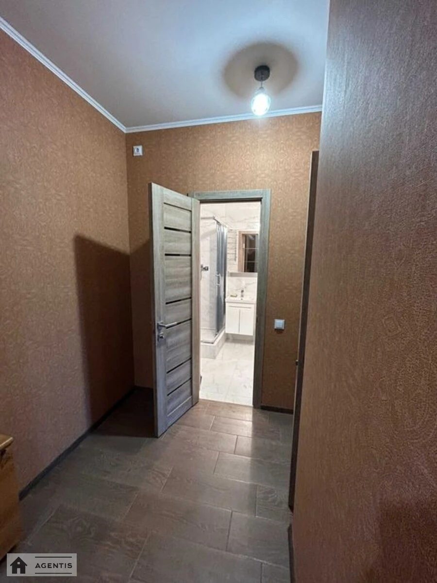 Сдам квартиру 1 комната, 48 m², 2 эт./26 этажей. 27, Краковская 27, Киев. 