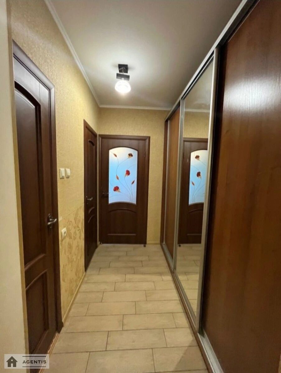 Здам квартиру 3 кімнати, 76 m², 1 пов./9 поверхів. 25, Ревуцького 25, Київ. 