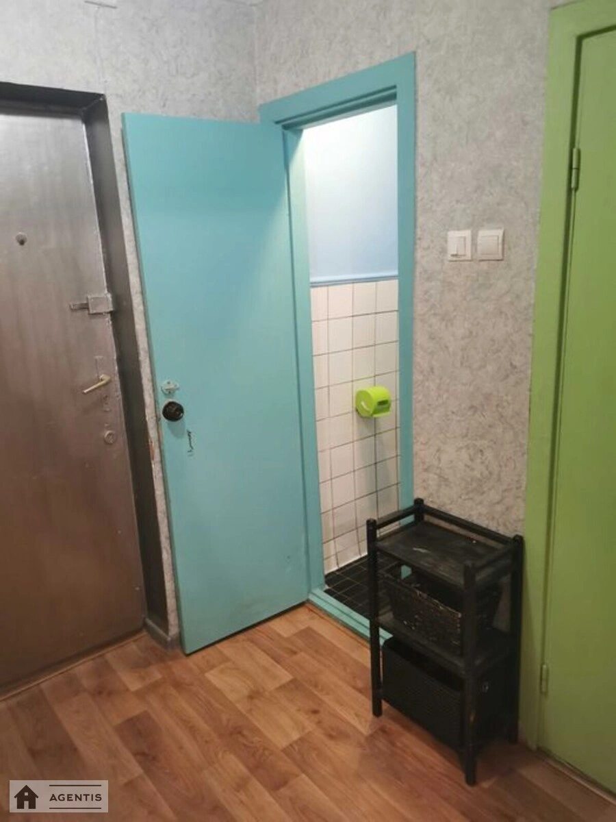 Сдам квартиру 1 комната, 40 m², 7 эт./9 этажей. Кловский, Киев. 