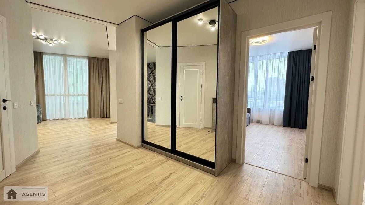 Сдам квартиру 3 комнаты, 82 m², 11 эт./26 этажей. 12, Причальная 12, Киев. 