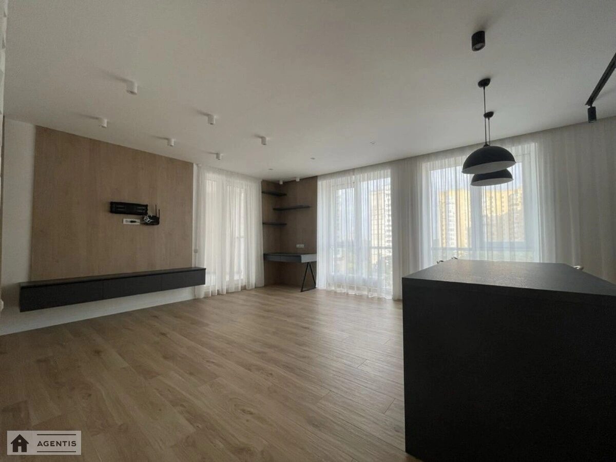 Сдам квартиру 1 комната, 70 m², 7 эт./24 этажа. 28, Князя Романа Мстиславича 28, Киев. 