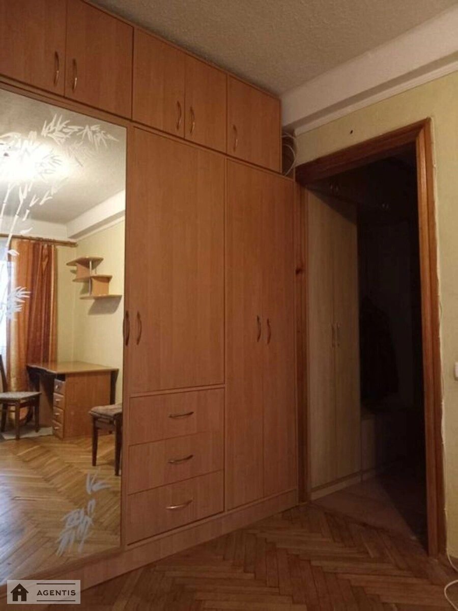 Сдам квартиру 2 комнаты, 40 m², 2 эт./5 этажей. Голосеевский район, Киев. 