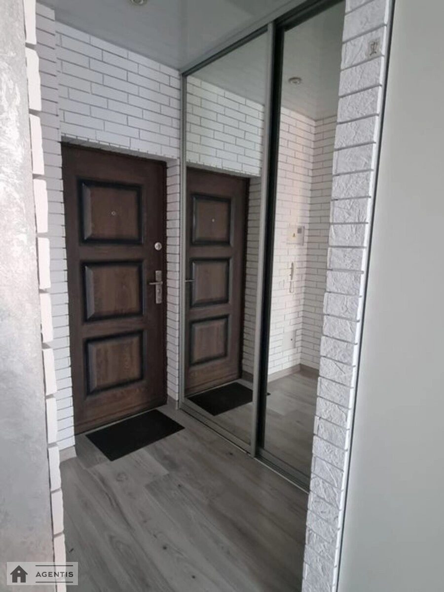 Сдам квартиру 1 комната, 36 m², 7 эт./12 этажей. Регенераторная 4, Киев. 