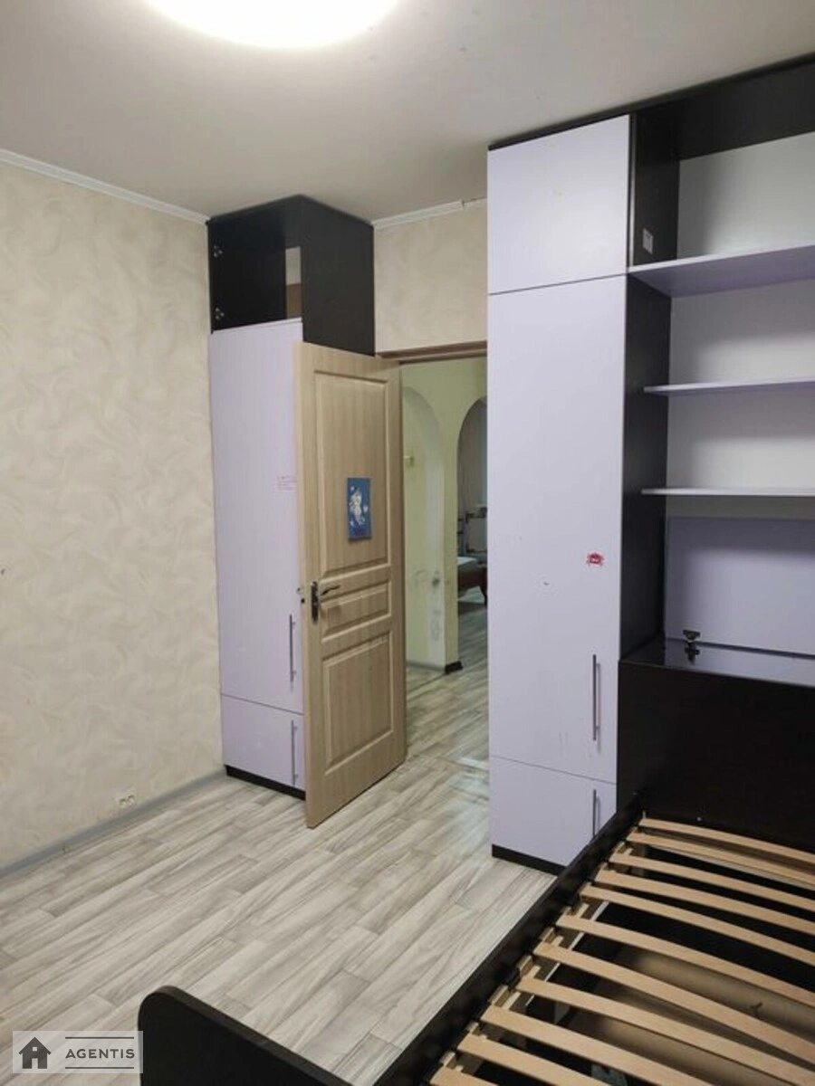 Сдам квартиру 3 комнаты, 68 m², 13 эт./16 этажей. Деснянский район, Киев. 