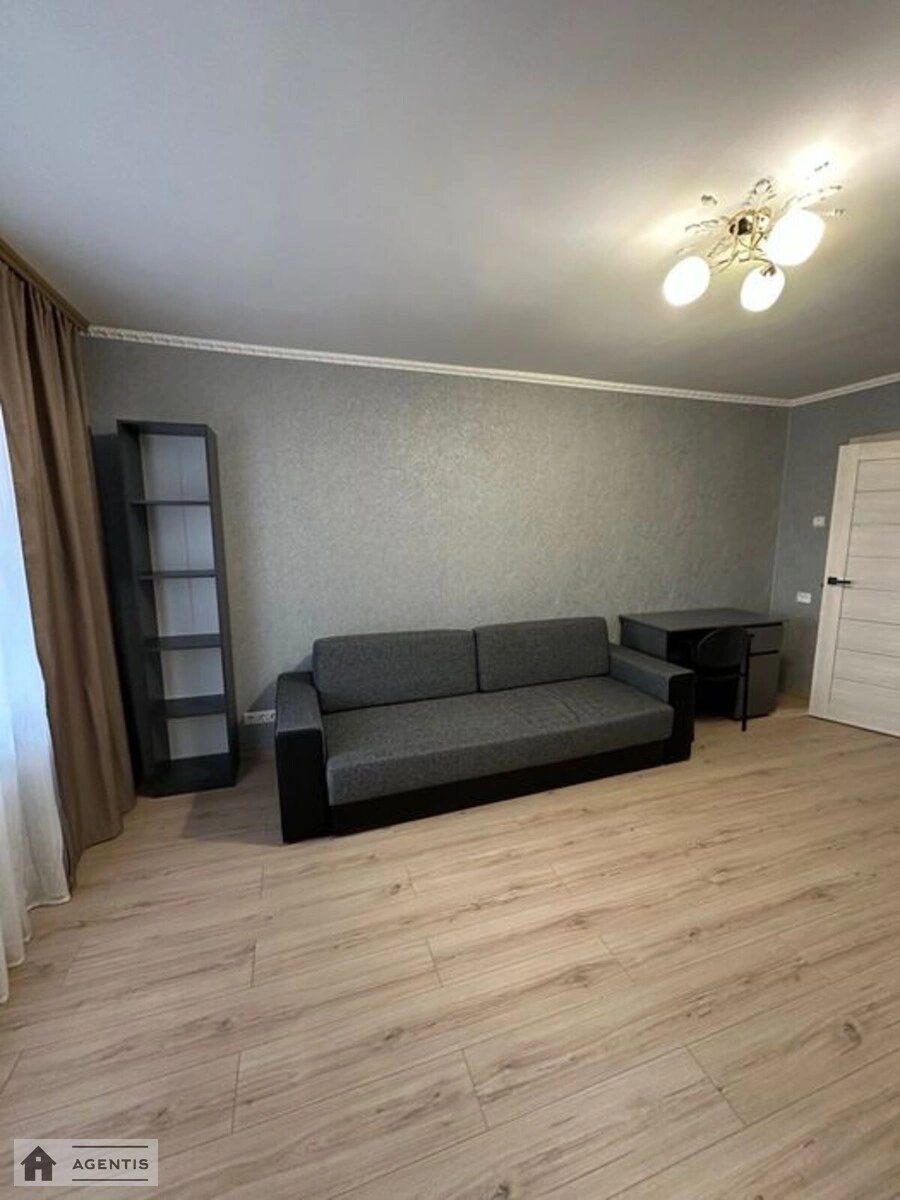 Apartment for rent 1 room, 42 m², 5th fl./10 floors. Polyarna, Kyiv. 