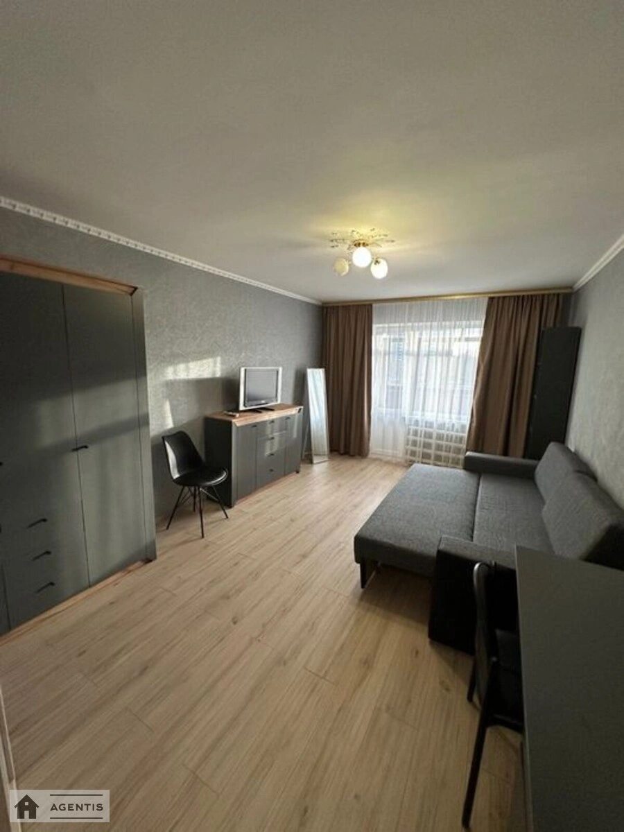 Apartment for rent 1 room, 42 m², 5th fl./10 floors. Polyarna, Kyiv. 