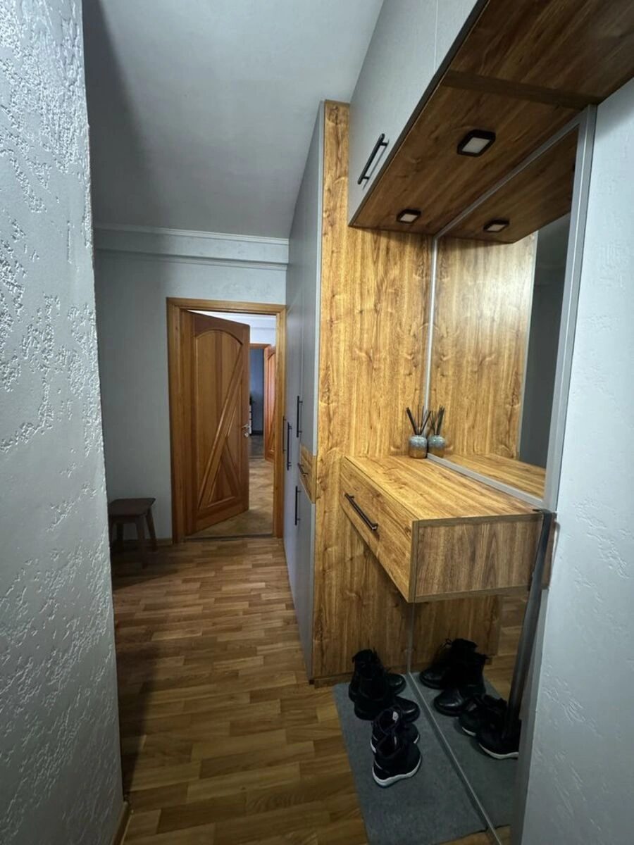 Apartments for sale 2 rooms, 45 m², 5th fl./5 floors. 36, Vidradniy 36, Kyiv. 