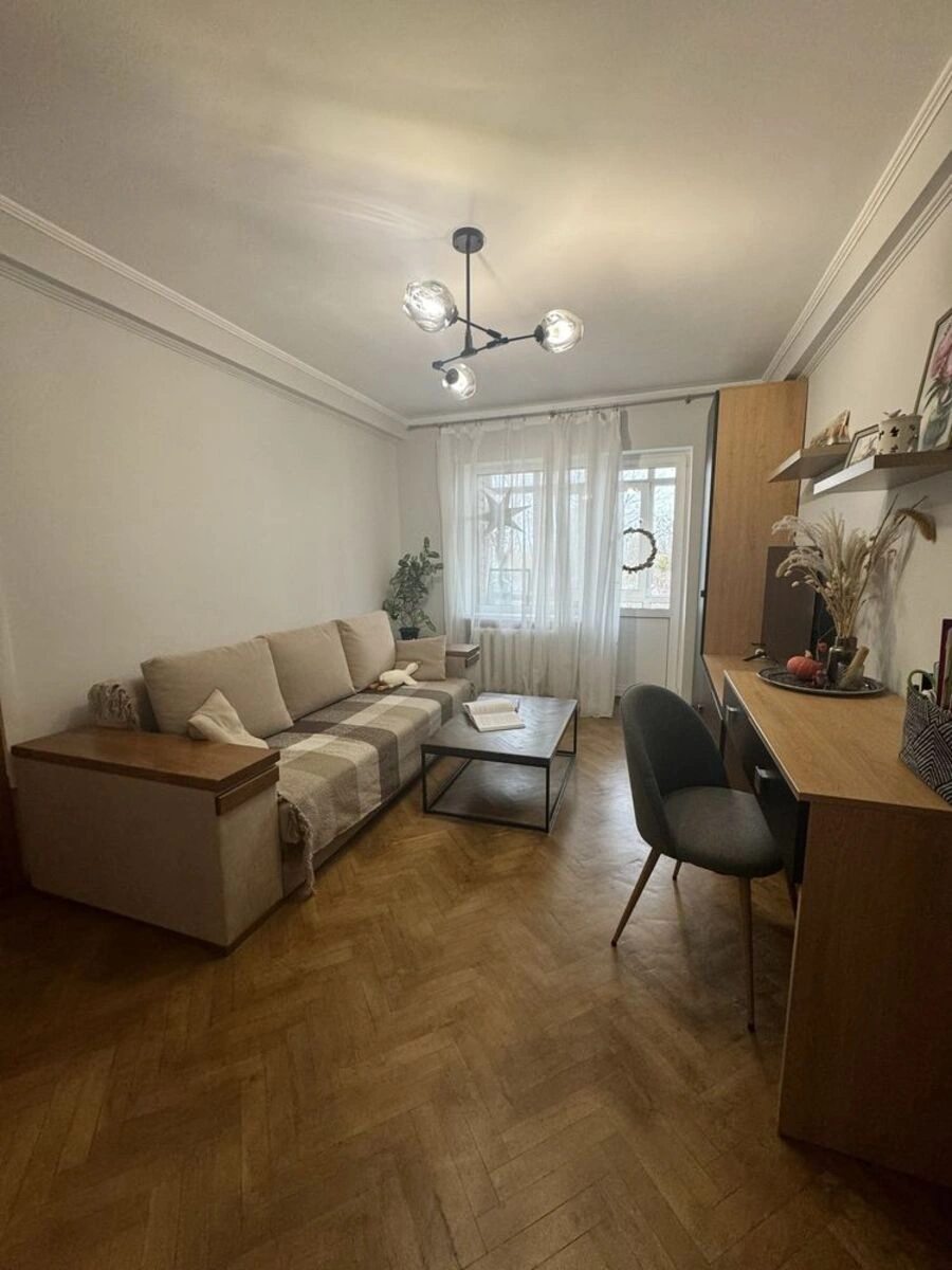 Apartments for sale 2 rooms, 45 m², 5th fl./5 floors. 36, Vidradniy 36, Kyiv. 