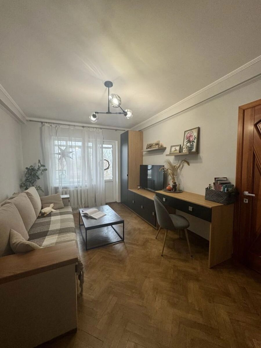 Apartments for sale 2 rooms, 45 m², 5th fl./5 floors. 36, Vidradniy 36, Kyiv. 