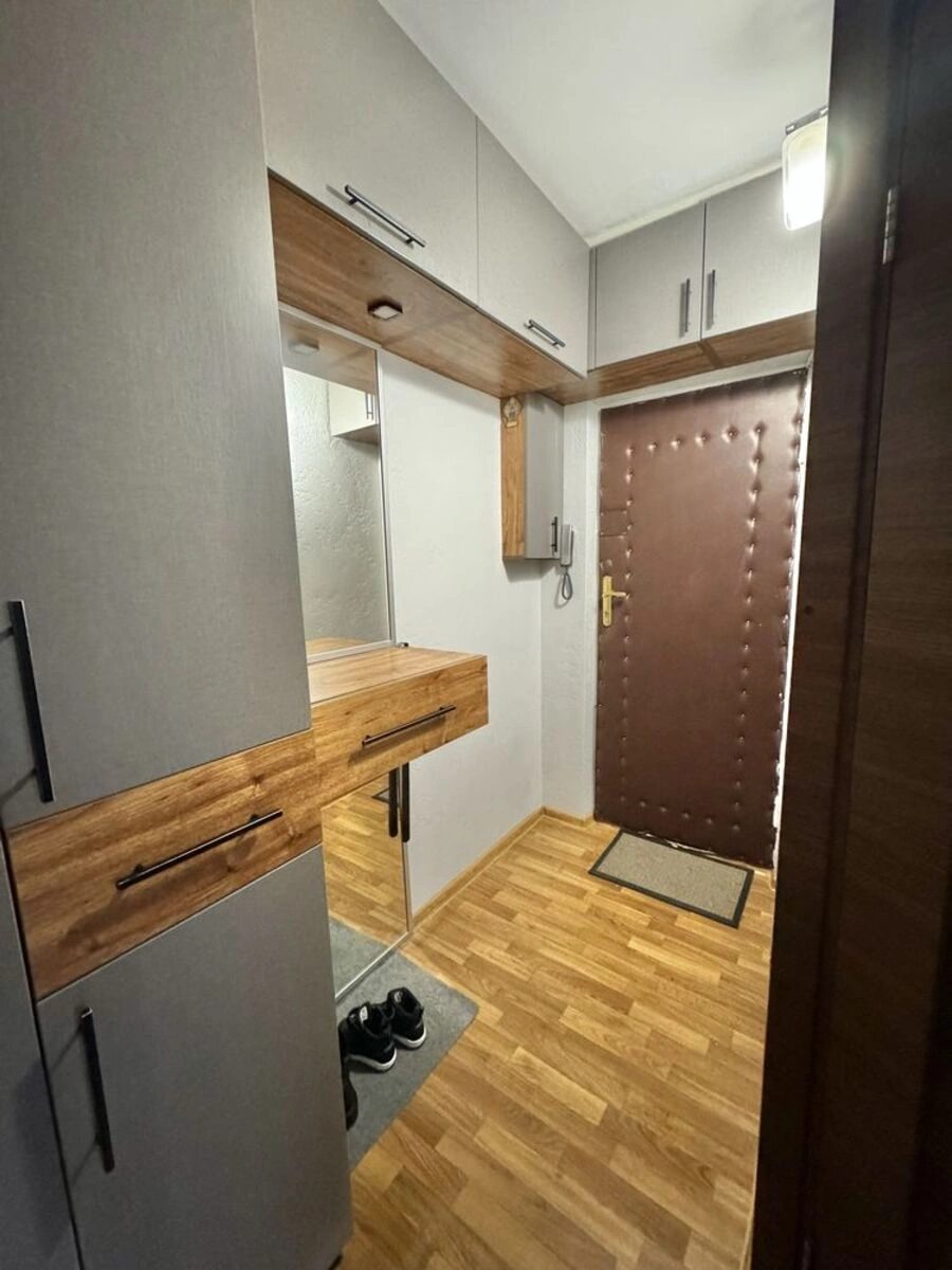 Apartments for sale 2 rooms, 45 m², 5th fl./5 floors. 36, Vidradniy 36, Kyiv. 