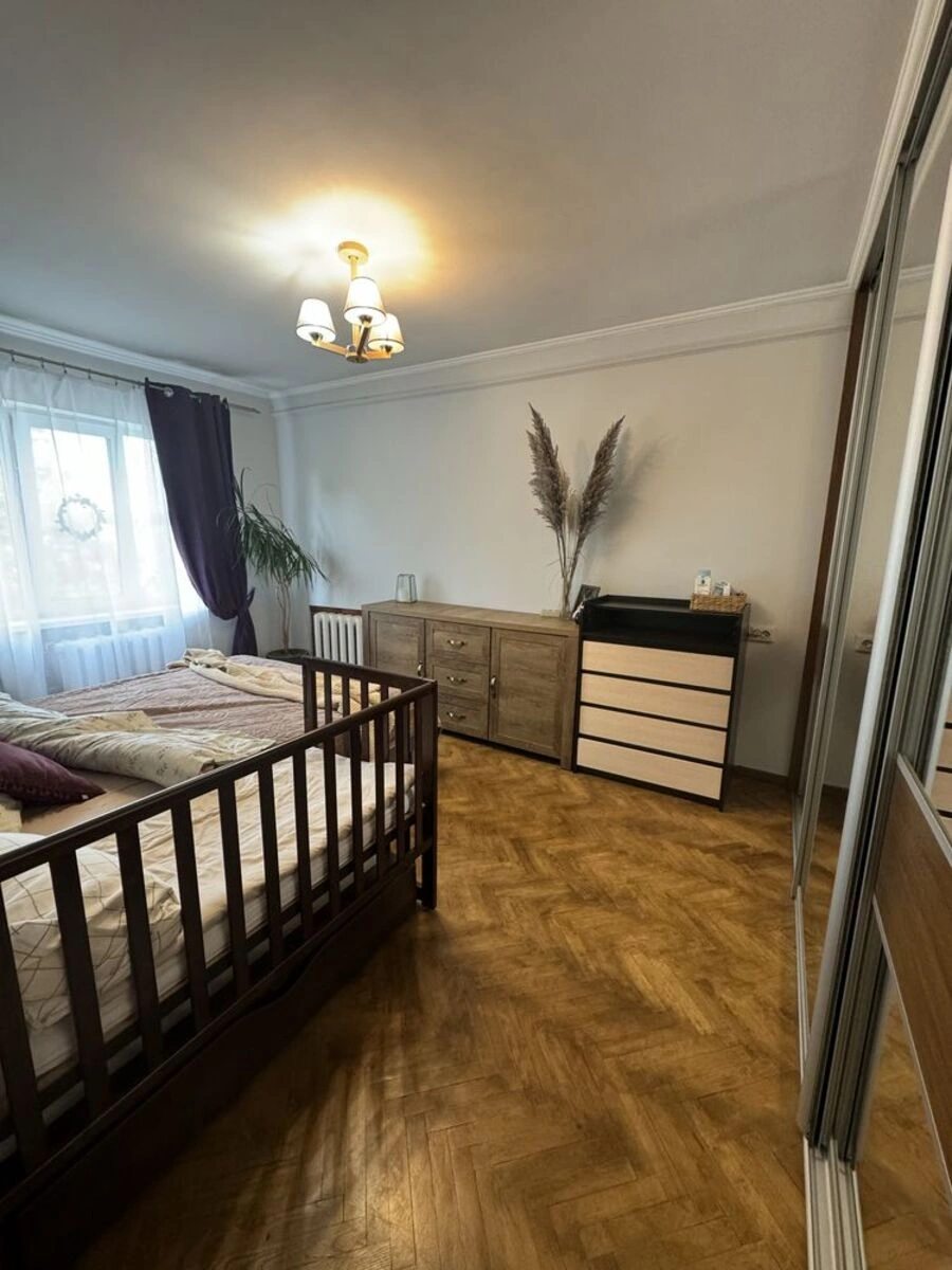 Apartments for sale 2 rooms, 45 m², 5th fl./5 floors. 36, Vidradniy 36, Kyiv. 