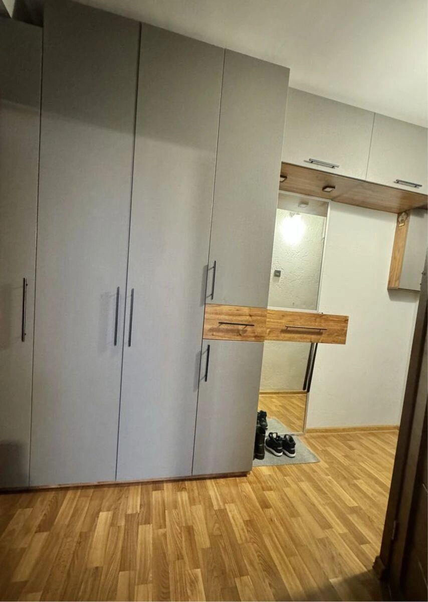 Apartments for sale 2 rooms, 45 m², 5th fl./5 floors. 36, Vidradniy 36, Kyiv. 