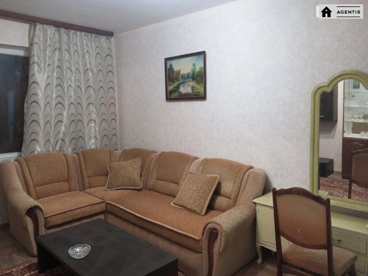 Сдам квартиру 2 комнаты, 52 m², 1 эт./9 этажей. 12, Академіка Корольова просп., Киев. 