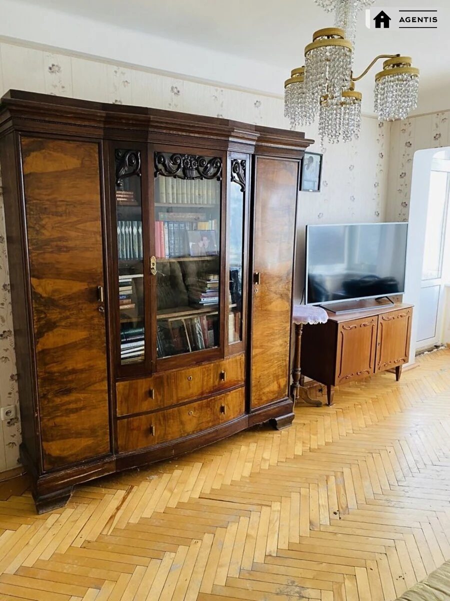 Сдам квартиру 2 комнаты, 50 m², 9 эт./9 этажей. 45, Энтузиастов 45, Киев. 