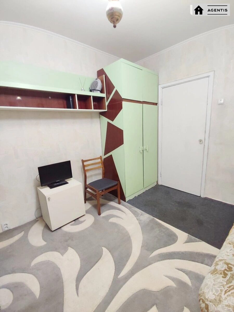 Сдам квартиру 2 комнаты, 54 m², 2 эт./12 этажей. 6, Олександра Архипенка вул. (Мате Залки), Киев. 