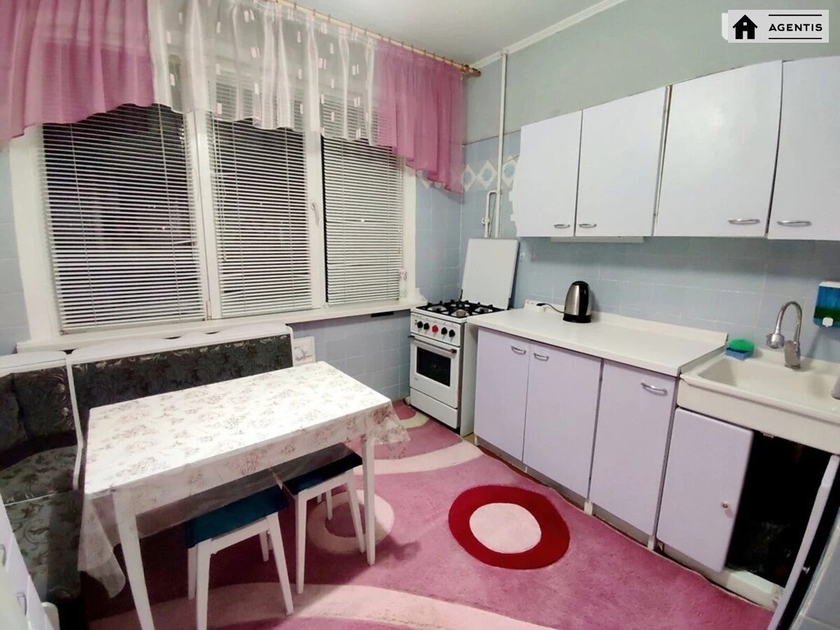 Сдам квартиру 2 комнаты, 54 m², 2 эт./12 этажей. 6, Олександра Архипенка вул. (Мате Залки), Киев. 