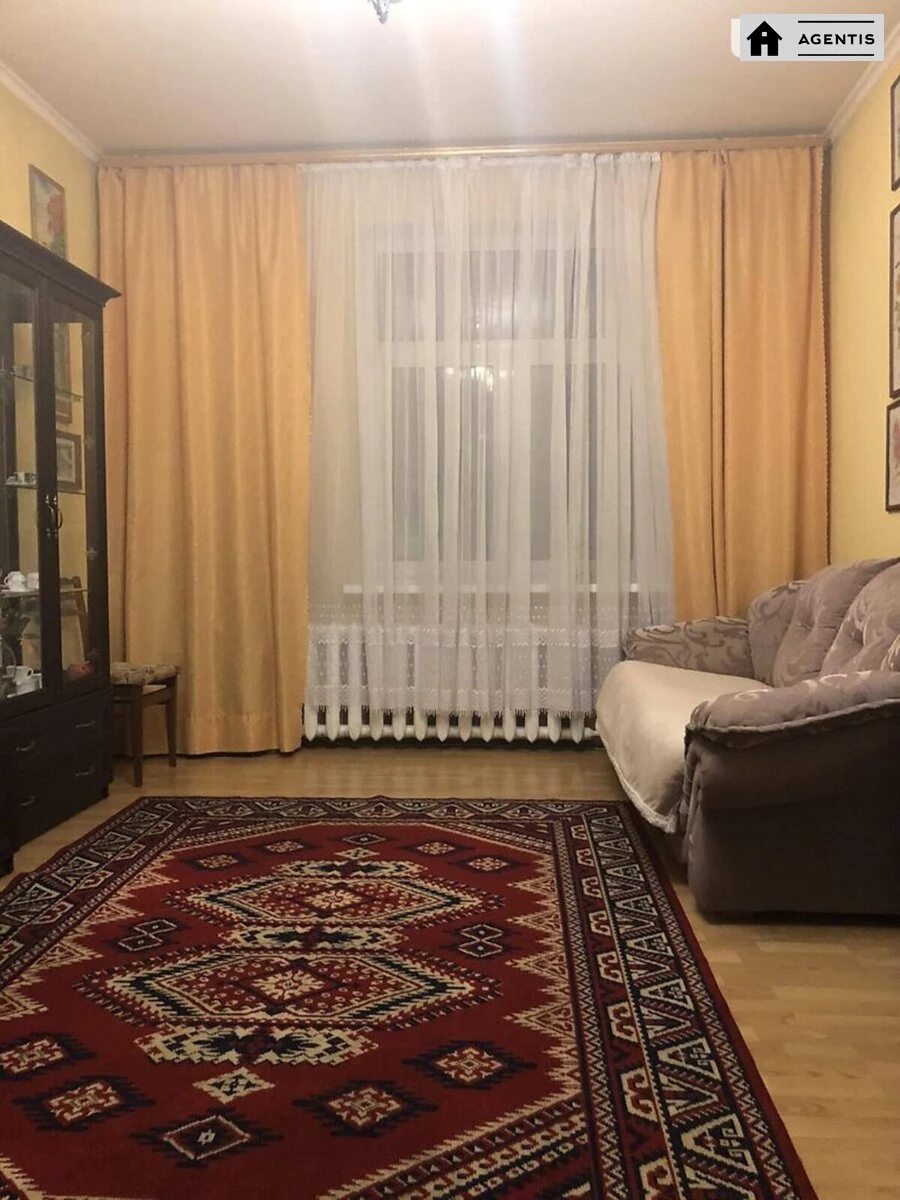 Apartment for rent 2 rooms, 50 m², 3rd fl./5 floors. 109, Kyrylivska vul. Frunze, Kyiv. 