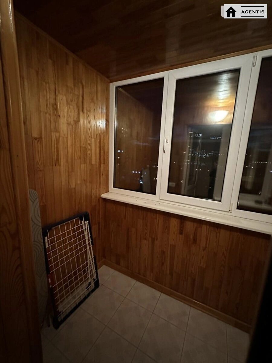 Сдам квартиру 1 комната, 36 m², 9 эт./15 этажей. 88, Антоновича вул. (Горького), Киев. 