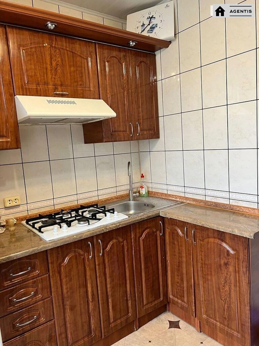 Сдам квартиру 3 комнаты, 55 m², 7 эт./9 этажей. Героїв полку Азов вул., Киев. 