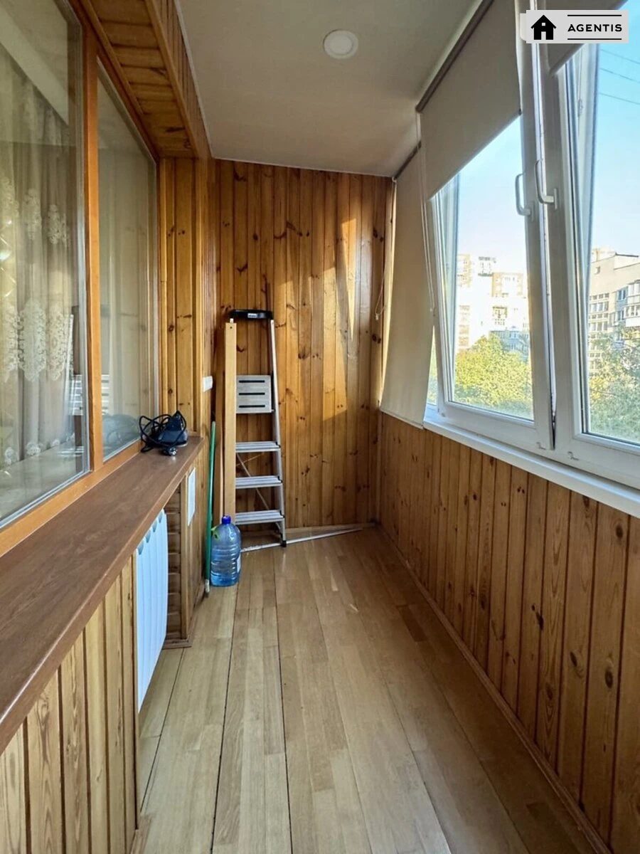 Сдам квартиру 3 комнаты, 90 m², 5 эт./9 этажей. 49, Предславинская 49, Киев. 