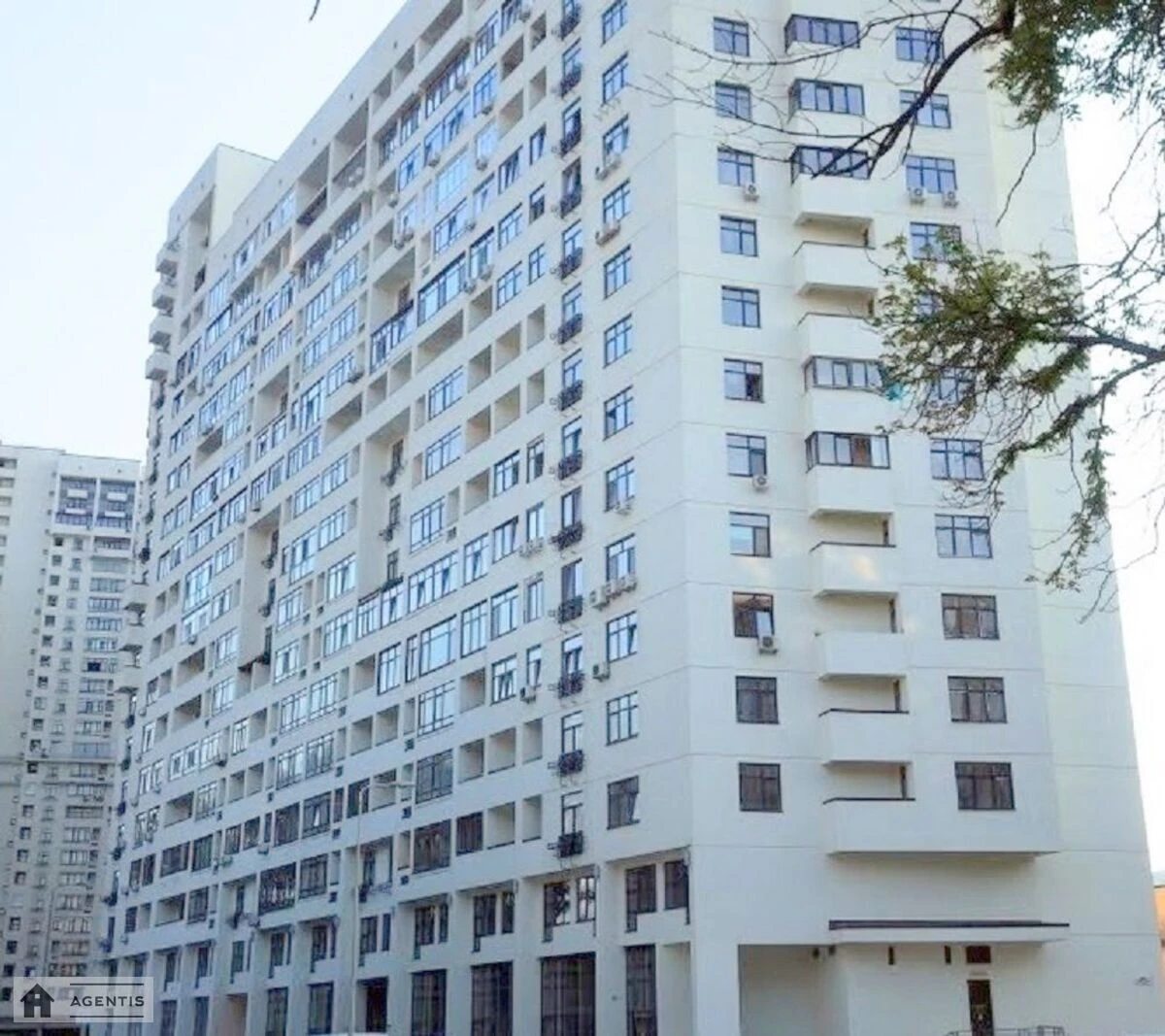 Сдам квартиру 4 комнаты, 160 m², 5 эт./26 этажей. 44, Євгена Коновальця вул. (Щорса), Киев. 