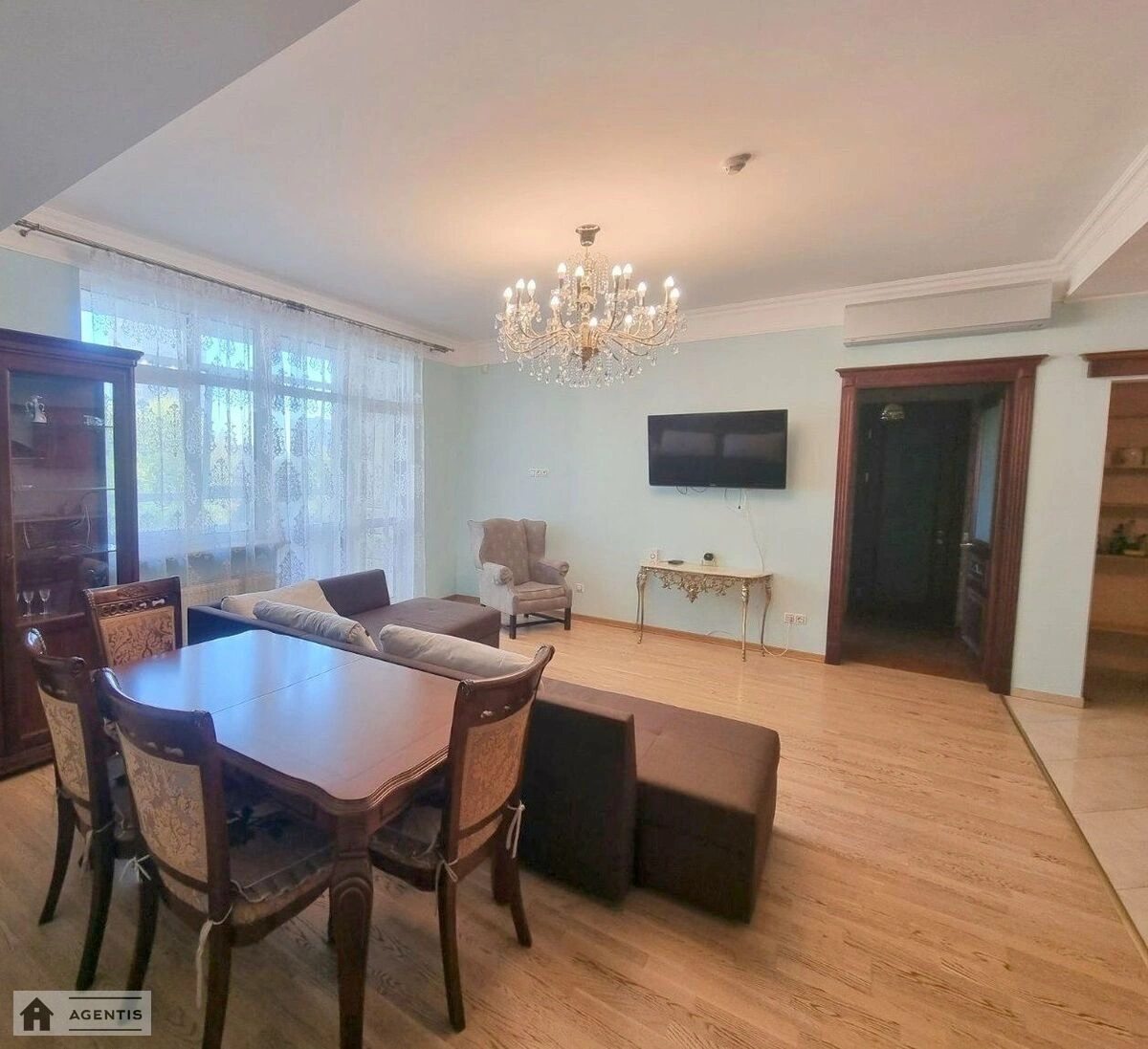 Сдам квартиру 4 комнаты, 160 m², 5 эт./26 этажей. 44, Євгена Коновальця вул. (Щорса), Киев. 