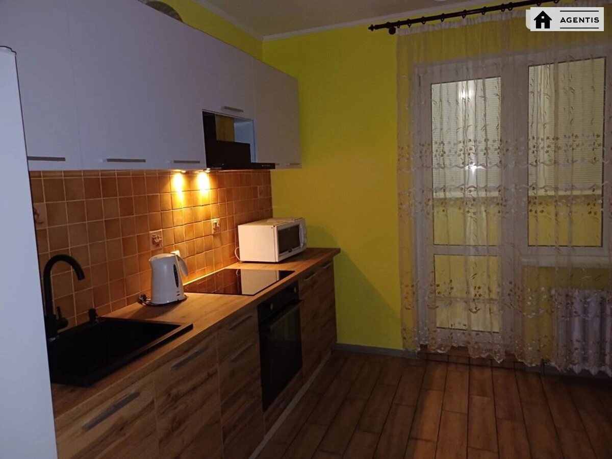 Apartment for rent 1 room, 43 m², 3rd fl./25 floors. Miloslavska 4, Kyiv. 