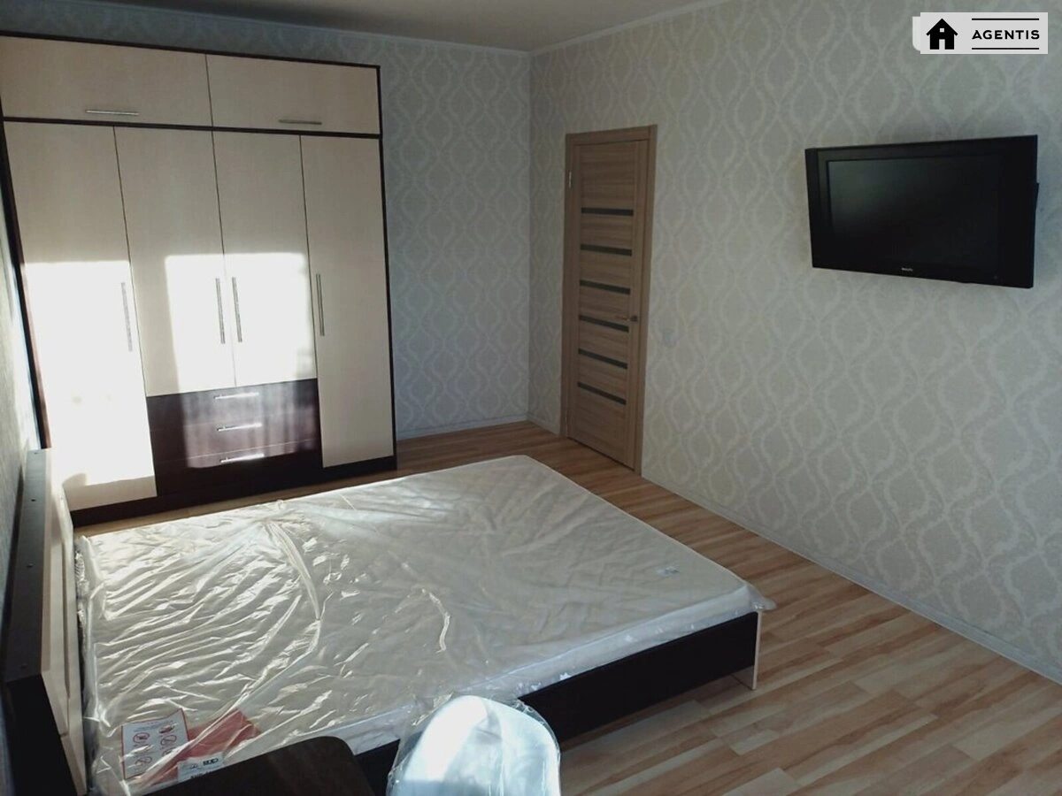 Apartment for rent 1 room, 43 m², 3rd fl./25 floors. Miloslavska 4, Kyiv. 