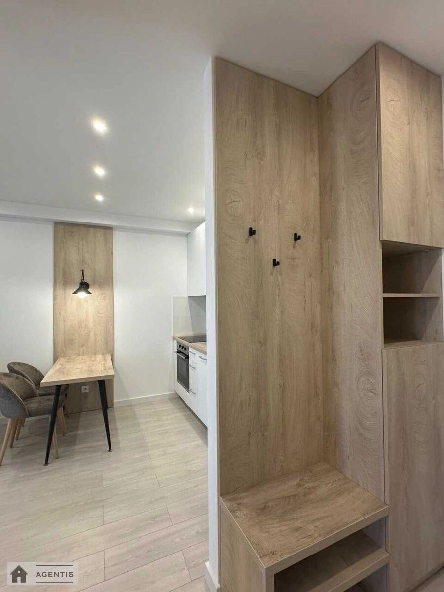 Сдам квартиру 1 комната, 42 m², 13 эт./21 этаж. Михайла Максимовича вул. (Онуфрія Трутенка), Киев. 