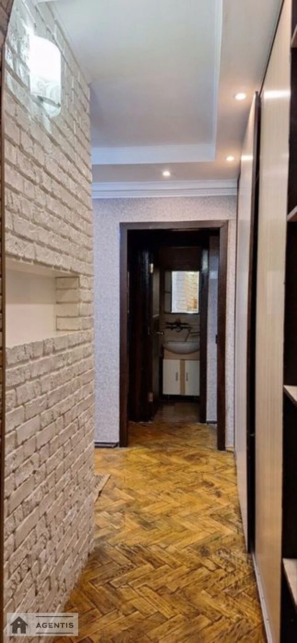 Apartment for rent 2 rooms, 40 m², 2nd fl./5 floors. Solomyanskyy rayon, Kyiv. 