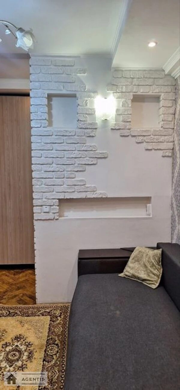 Apartment for rent 2 rooms, 40 m², 2nd fl./5 floors. Solomyanskyy rayon, Kyiv. 