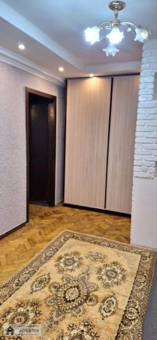 Apartment for rent 2 rooms, 40 m², 2nd fl./5 floors. Solomyanskyy rayon, Kyiv. 