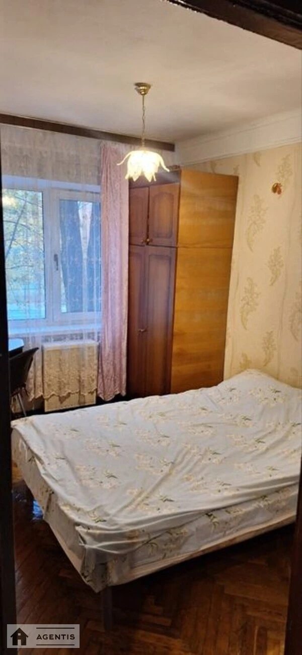 Apartment for rent 2 rooms, 40 m², 2nd fl./5 floors. Solomyanskyy rayon, Kyiv. 