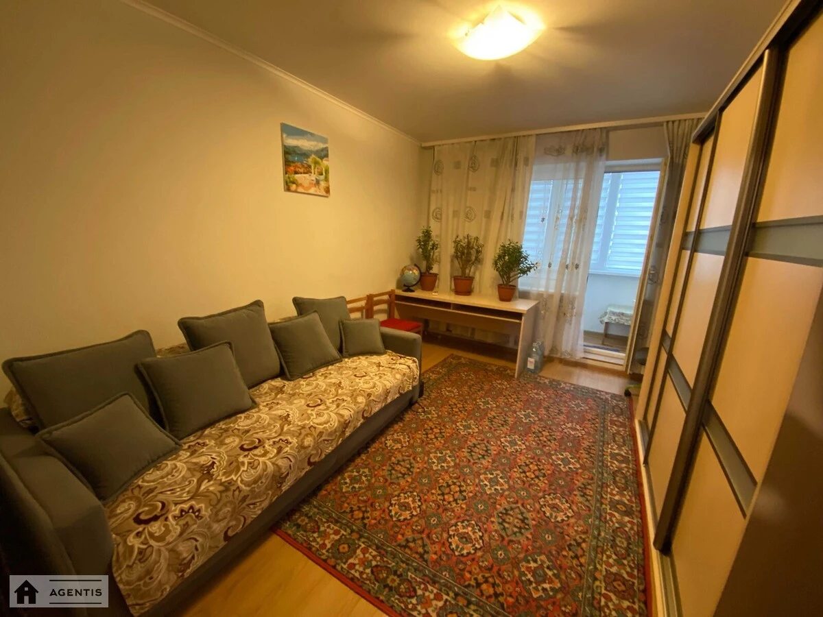 Apartment for rent 3 rooms, 70 m², 3rd fl./16 floors. 21, Petra Hryhorenka prosp., Kyiv. 