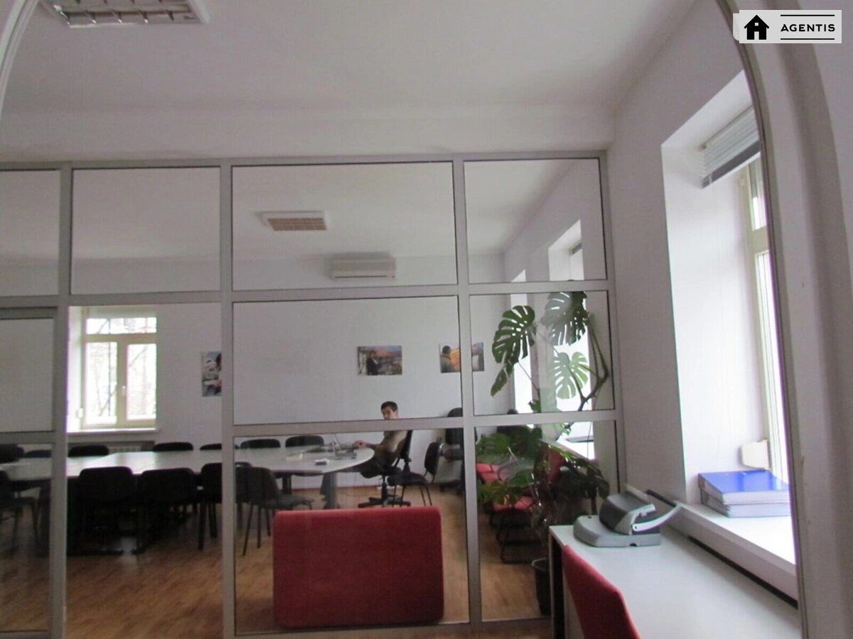 Apartment for rent 5 rooms, 80 m², 5th fl./5 floors. 34, Shota Rustaveli vul., Kyiv. 