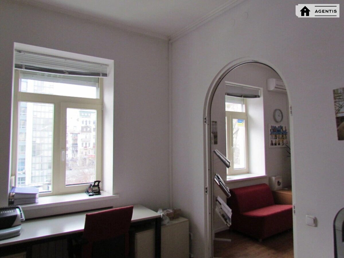 Apartment for rent 5 rooms, 80 m², 5th fl./5 floors. 34, Shota Rustaveli vul., Kyiv. 