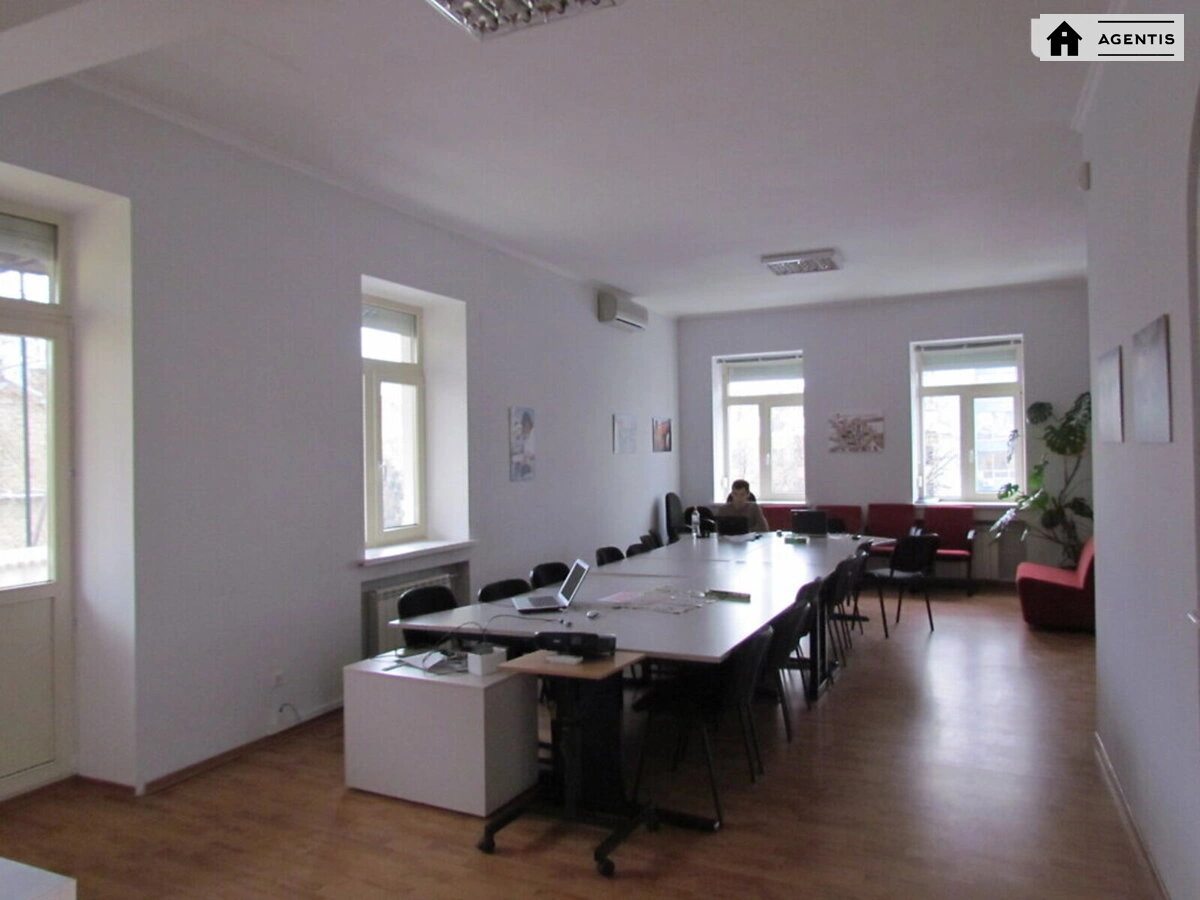 Apartment for rent 5 rooms, 80 m², 5th fl./5 floors. 34, Shota Rustaveli vul., Kyiv. 