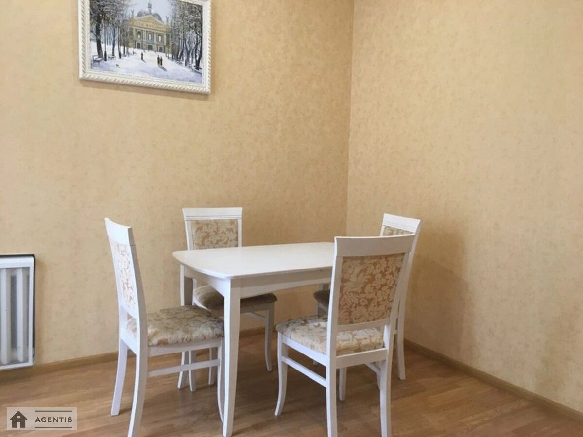 Сдам квартиру 2 комнаты, 65 m², 4 эт./6 этажей. 70, Саксаганского 70, Киев. 