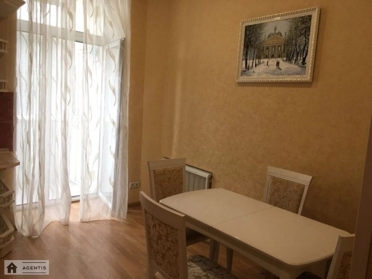 Сдам квартиру 2 комнаты, 65 m², 4 эт./6 этажей. 70, Саксаганского 70, Киев. 