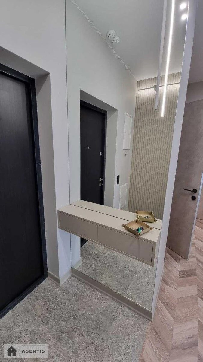 Здам квартиру 2 кімнати, 83 m², 5 пов./9 поверхів. Предславинська, Київ. 